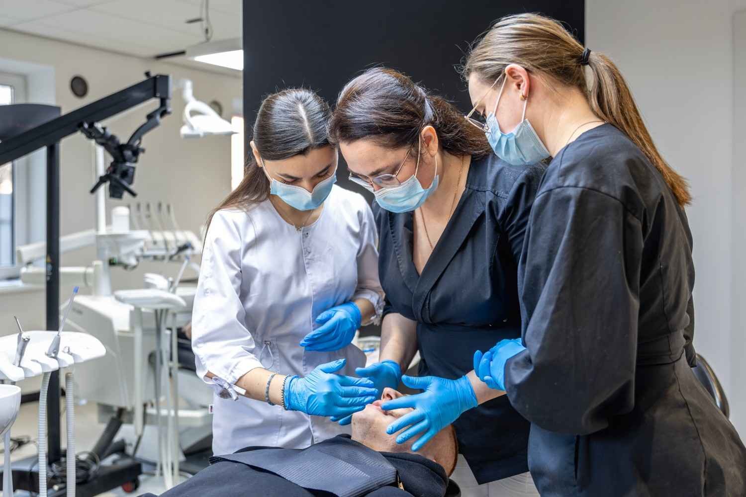 Best Dental Implant Training in Faridabad